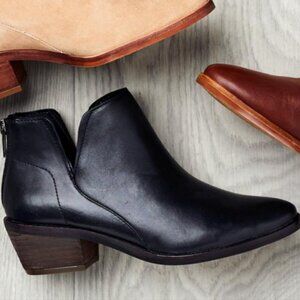 Vince Camuto ABRINNA Black Leather Ankle Boots Western Style zipper NEW in Box